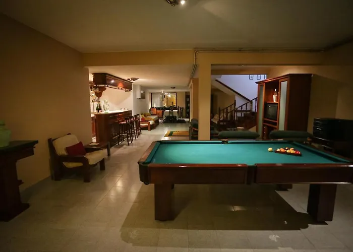 Oporto Airport House *