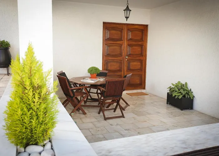 Oporto Airport House